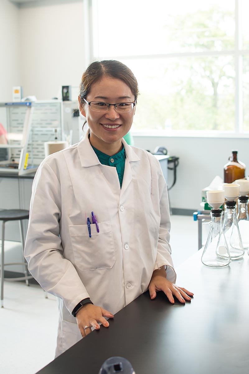 Photo of Aiqin Fang in a lab